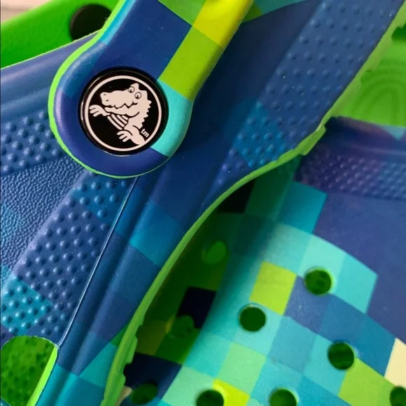 CROCS Blue and Green Classic Digi Block Mosaic Design 36/37 Junior Size 4 - Picture 8 of 9